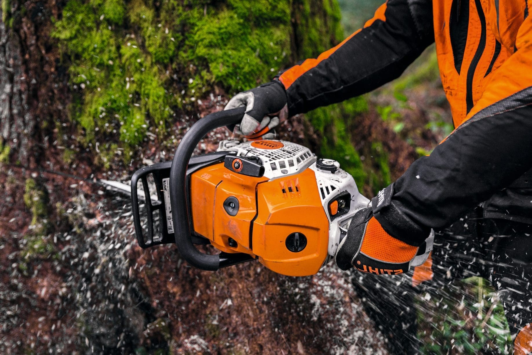 Stihl 018C : La tronçonneuse puissante et polyvalente pour tous vos travaux de coupe
