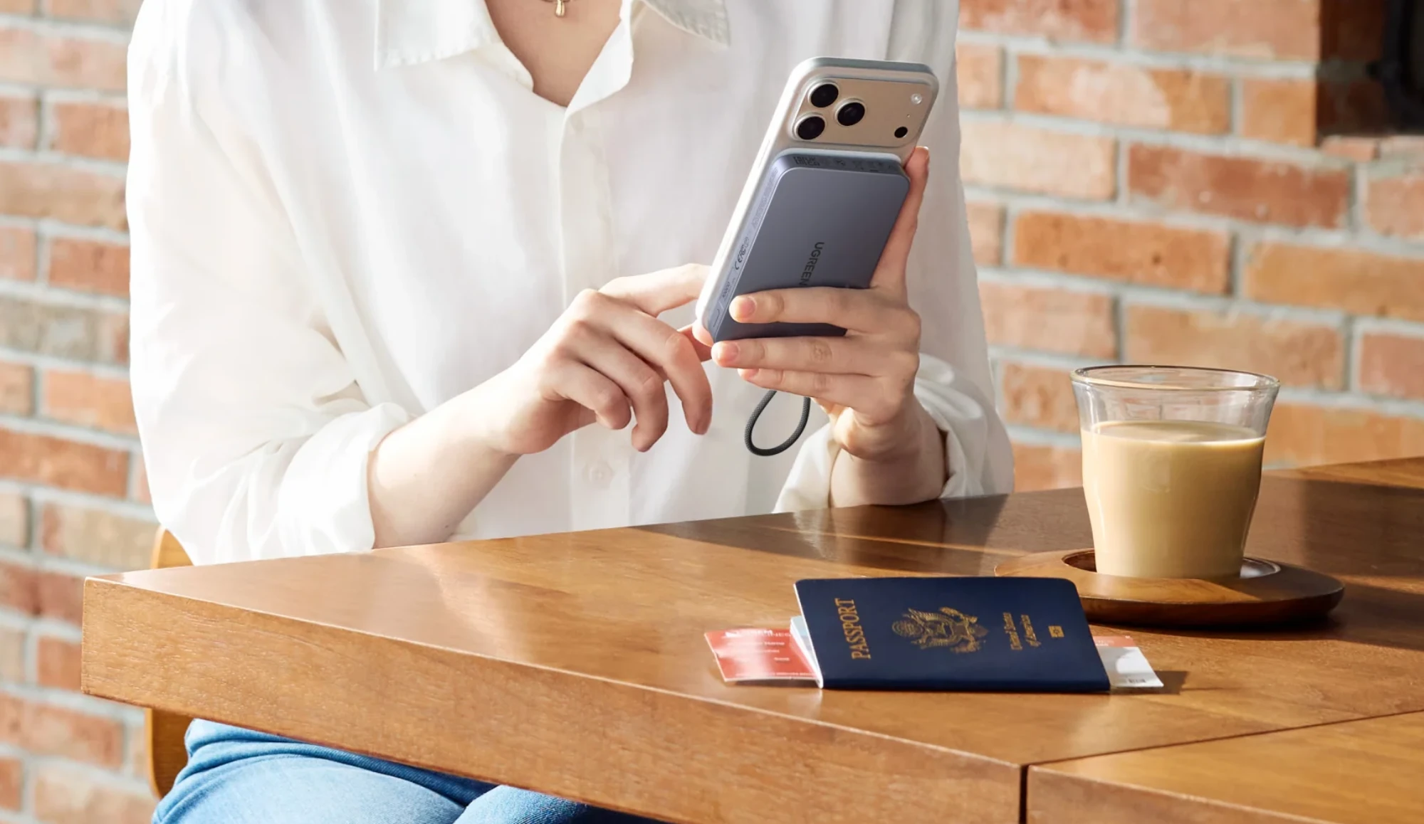 Comment garder son smartphone chargé pendant une longue journée sans accès facile à une prise