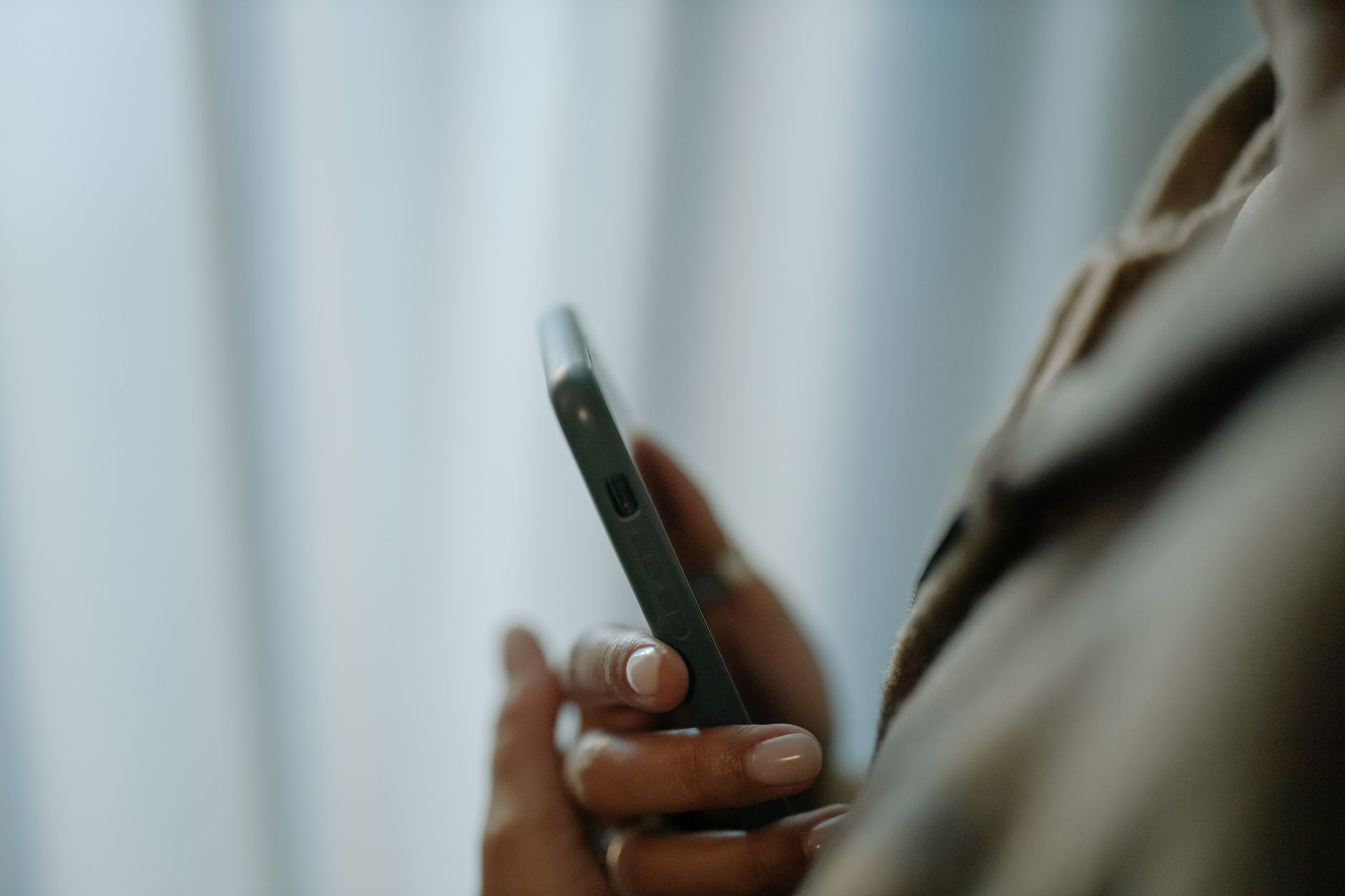Téléphone portable basique : à quoi ça sert encore en 2025 ?