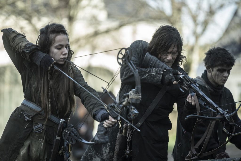 The Walking Dead : découvrez le tout premier teaser débordant de zombies pour la saison 4 de Daryl Dixon